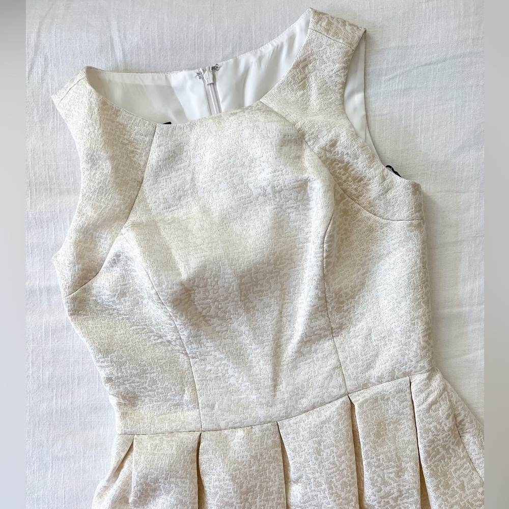 57 Grand gold cream jacquard cocktail dress NWT 6